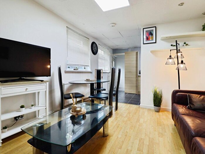 2 Bedroom Terraced House To Rent In Ruthin Gardens, Caerdydd, CF24