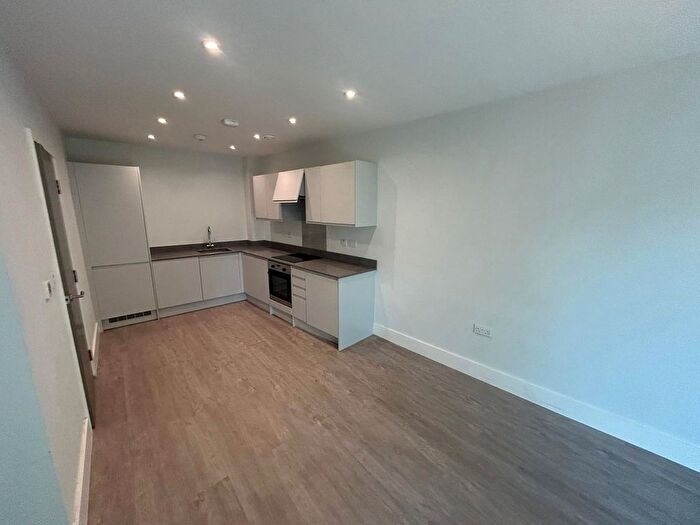 1 Bedroom Flat To Rent In Marsh Road, Pinner, HA5