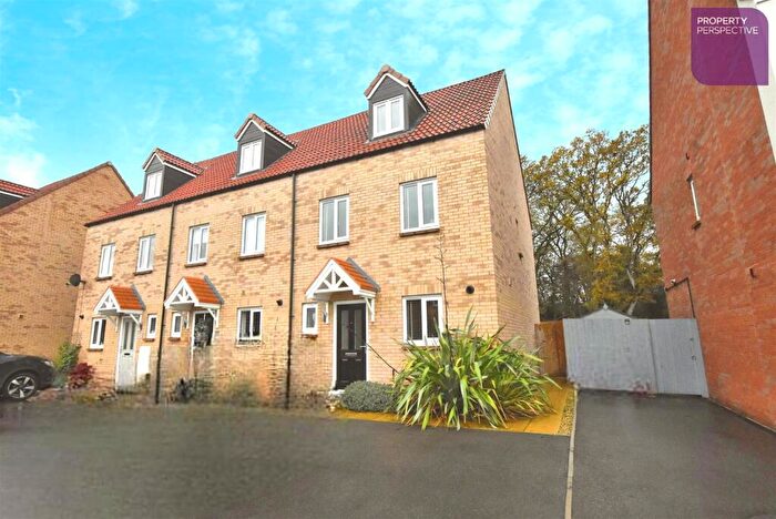 3 Bedroom End Of Terrace House For Sale In Folkestone Close, Bourne, PE10