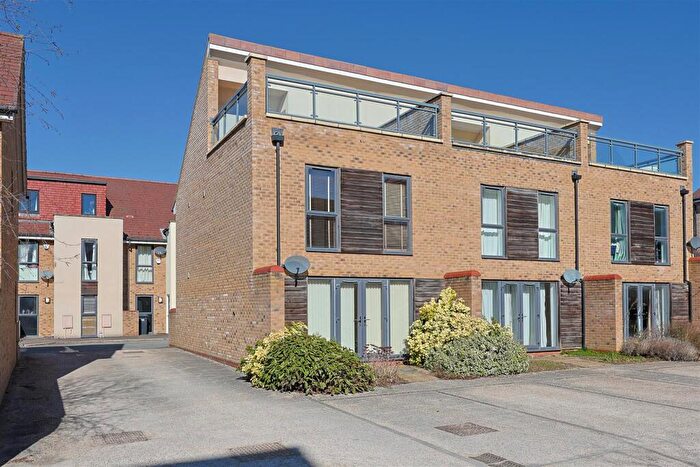 3 Bedroom Town House For Sale In Burlton Road, Cambridge, CB3