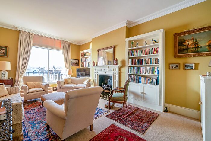 2 Bedroom Flat For Sale In Ranelagh Gardens, London, SW6