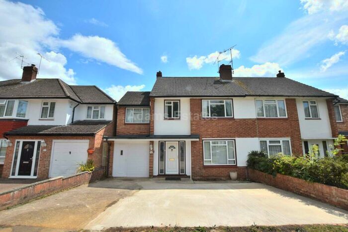 5 Bedroom Semi-Detached House To Rent In Harcourt Drive, Reading, RG6