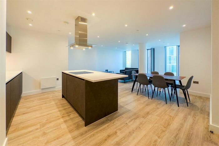 3 Bedroom Apartment To Rent In The Blade, M15