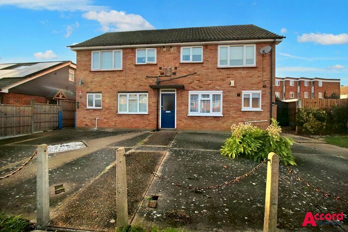 1 Bedroom Maisonette To Rent In Front Lane, Upminster, RM14