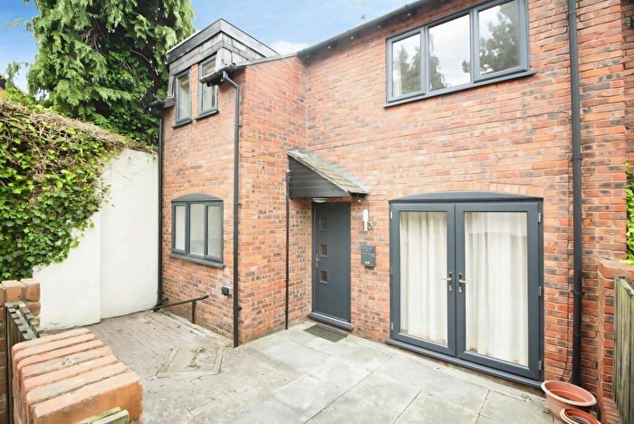 2 Bedroom End Of Terrace House To Rent In Kings Court, King Street, Chester, Cheshire, CH1