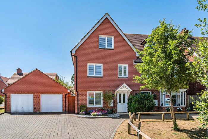 3 Bedroom Semi-Detached House For Sale In Parsons Way, Tongham, Farnham, Surrey, GU10