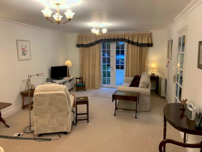 2 Bedroom Flat To Rent In Epsom Road, Leatherhead, KT22