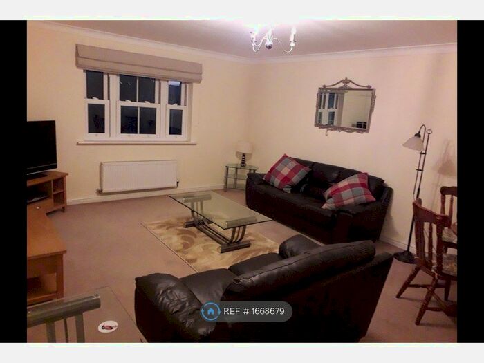 2 Bedroom Flat To Rent In Brignall Place, Dunmow, CM6