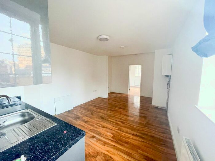 1 Bedroom Flat To Rent In The Broadway, Wood Green, N22