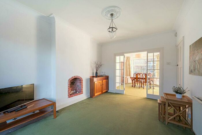 3 Bedroom Semi-Detached House To Rent In Oakwood Park Road, Southgate, London, N14