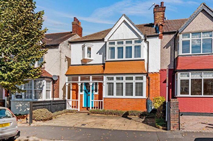 4 Bedroom Semi-Detached House For Sale In Purley Oaks Road, South Croydon, CR2