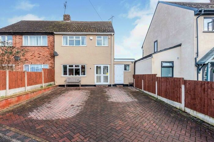 4 Bedroom Semi-Detached House To Rent In St. Godwalds Road, Bromsgrove, B60