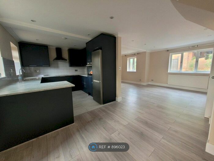 3 Bedroom Semi-Detached House To Rent In Macaret Close, Whestone, N20