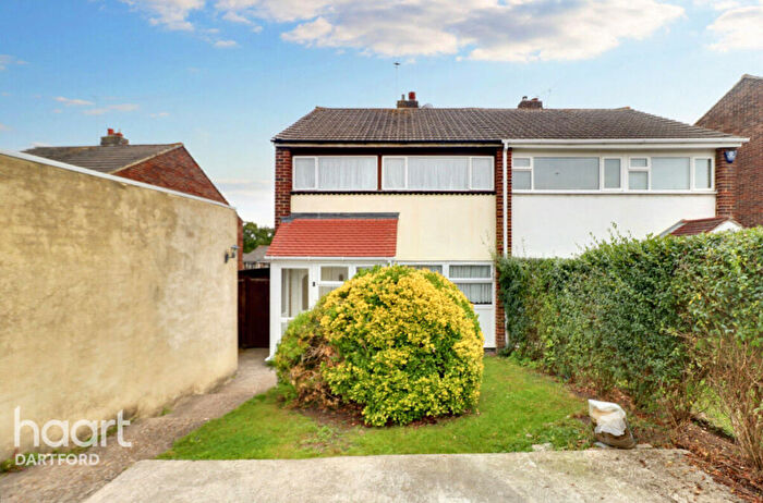 3 Bedroom Semi-Detached House For Sale In Stonewood, Dartford, DA2