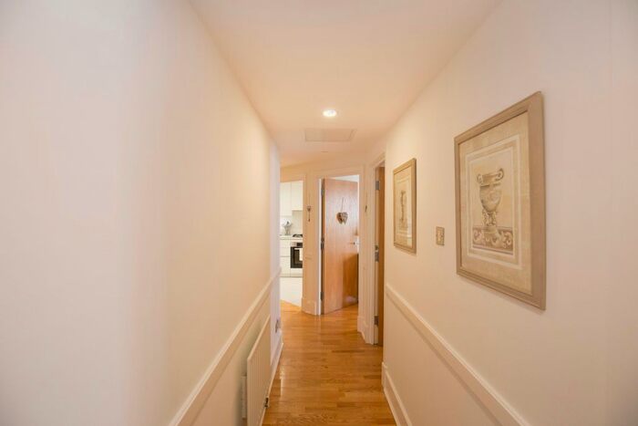 2 Bedroom Flat For Sale In Charter Quay, Kingston Upon Thames, KT1