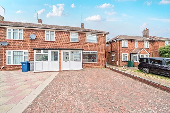 3 Bedroom End Terrace House For Sale In Kings Drive, Edgware, HA8