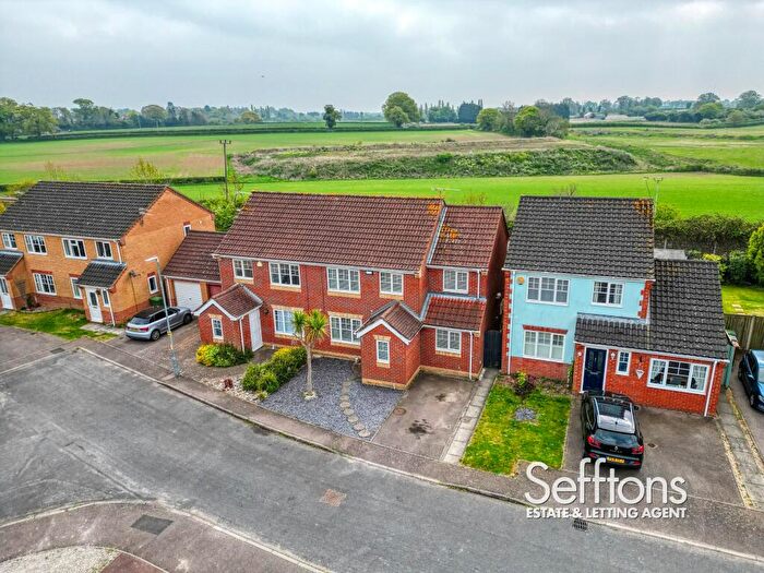 4 Bedroom Semi-Detached House For Sale In Maidens Close, Norwich, Norfolk, NR7