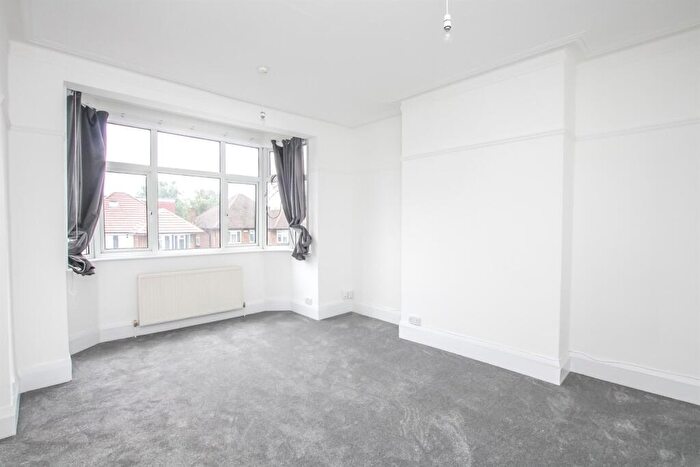 2 Bedroom Apartment To Rent In Heriot Road, Hendon, NW4