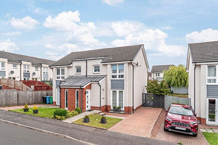3 Bedroom Semi-Detached House For Sale In Norway Gardens, Dunfermline, KY11