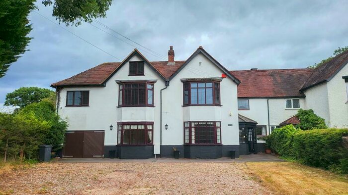 5 Bedroom Semi-Detached House To Rent In Alcester Road, Portway, Birmingham, Warwickshire, B48