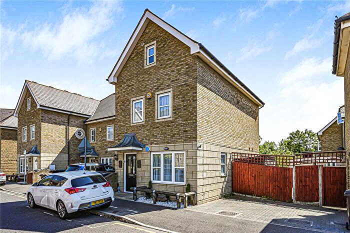 5 Bedroom End Of Terrace House For Sale In Simmons Drive, Dagenham, Essex, RM8