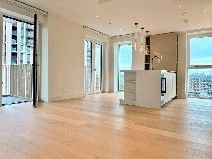 2 Bedroom Flat To Rent In Cascade Way, London, W12