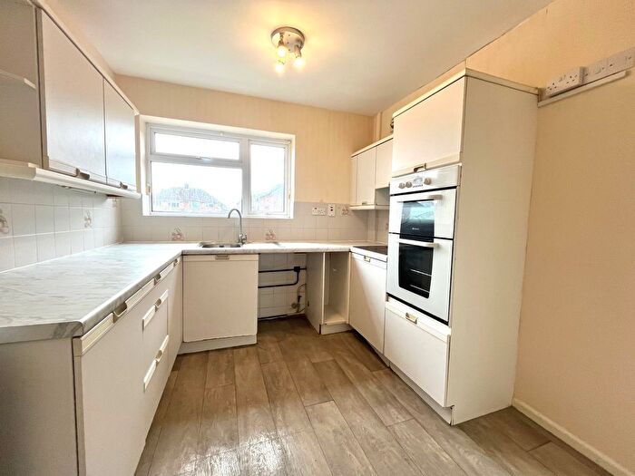 3 Bedroom Semi-detached House To Rent In Helmsdale Road, Leamington Spa, CV32