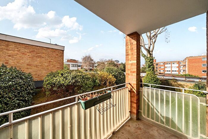2 Bedroom Flat For Sale In St Johns Avenue, Putney, London, SW15