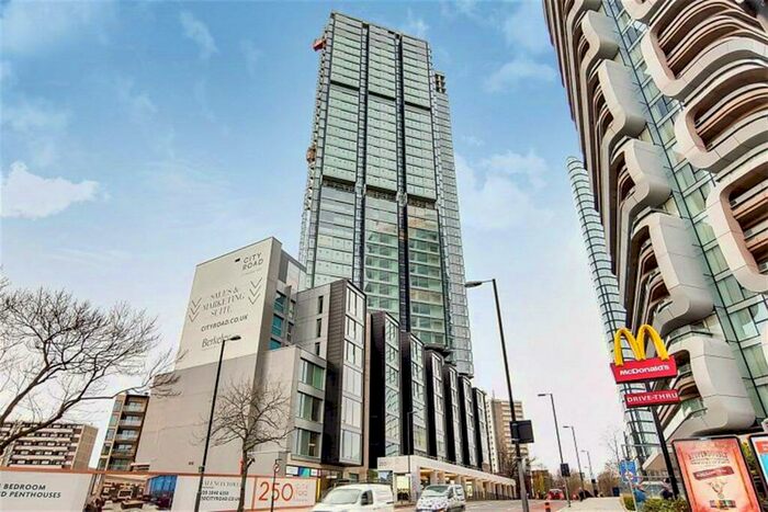 3 Bedroom Apartment To Rent In Carrara Tower, Angel, Old Street, London, EC1V