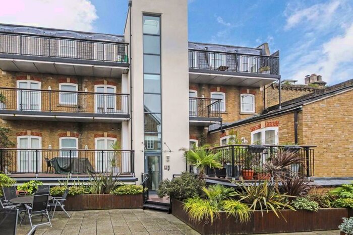 2 Bedroom Flat To Rent In Feltham Avenue, East Molesey, KT8