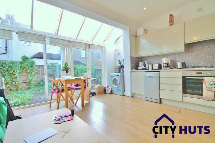 4 Bedroom Terraced House To Rent In Luton Road, London, E17