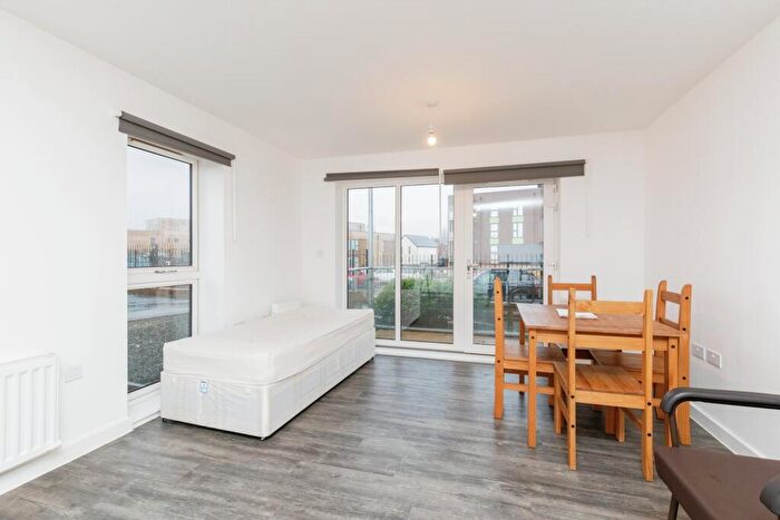 2 Bedroom Flat For Sale In Flatts Close, Bristol, BS34