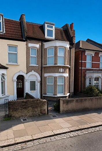 2 Bedroom Flat To Rent In Harringay Road, London, N15
