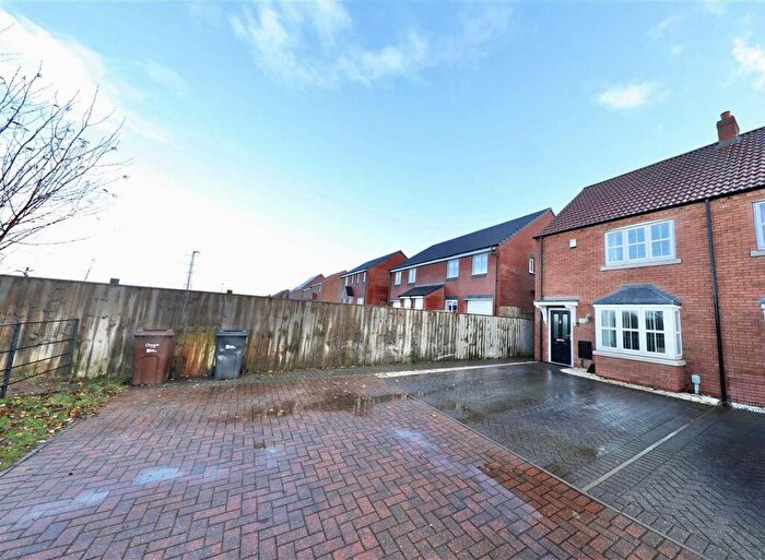 3 Bedroom End Of Terrace House For Sale In Furlong Drive, Kingswood, Hull, HU7