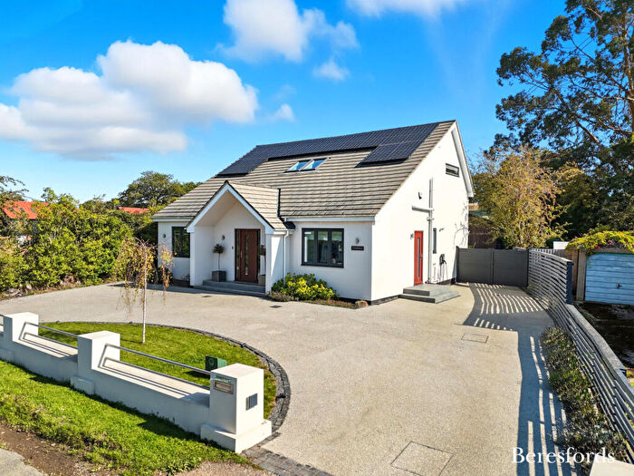 4 Bedroom Detached House For Sale In Coxes Farm Road, Billericay, CM11