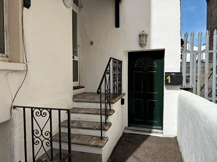 3 Bedroom Flat For Sale In Seaside Road, Eastbourne, BN21