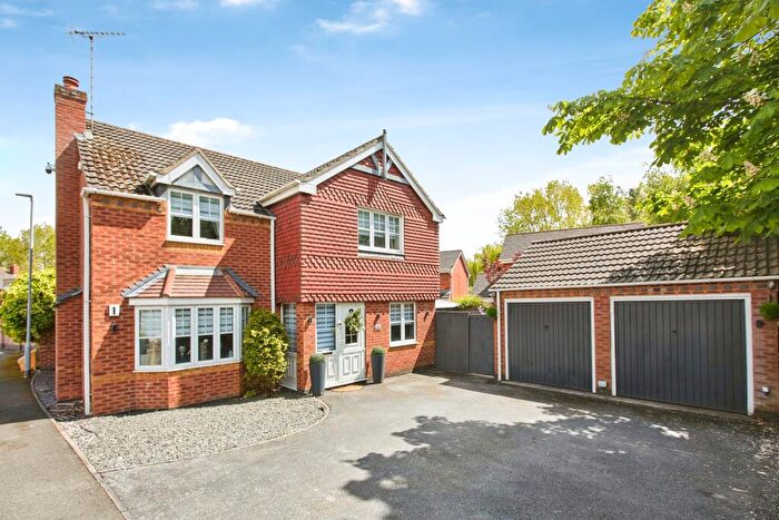 4 Bedroom Detached House For Sale In Kingsmead, Stretton, Burton-on-trent, DE13