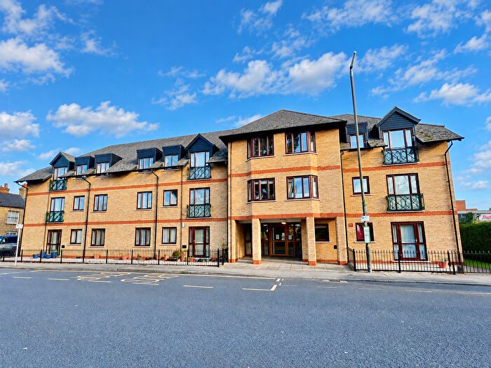 2 Bedroom Flat For Sale In Millers Court, Biggleswade, SG18