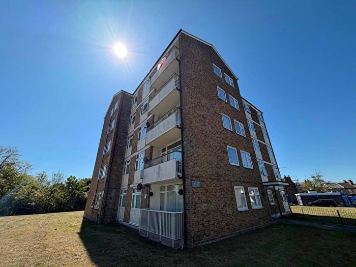 2 Bedroom Flat For Sale In Gilbourne Road, Plumstead, SE18