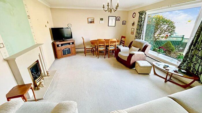 2 Bedroom Detached Bungalow For Sale In The Rise, Navenby, Lincoln, LN5