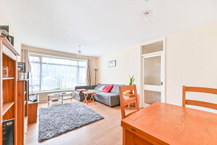 2 Bedroom Flat For Sale In Poplar Grove, Wembley Park, Wembley, HA9
