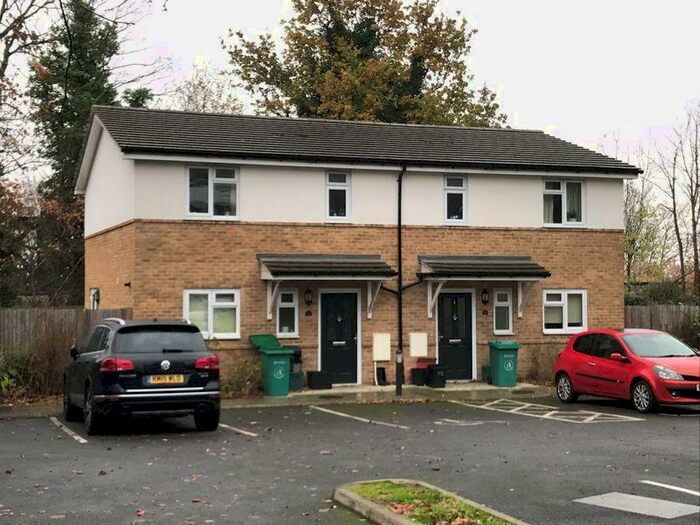 3 Bedroom House To Rent In Bed Semi-detached House To Rent Lawrie Park Road, London &pound;, SE26