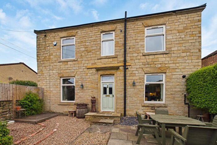 2 Bedroom Detached House For Sale In Oxford Road, Gomersal, Cleckheaton, West Yorkshire, BD19