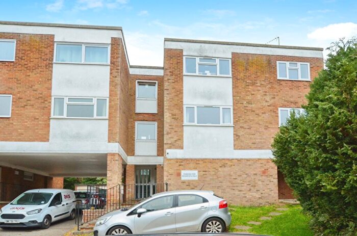 2 Bedroom Apartment For Sale In Clarendon Road, Harpenden, AL5