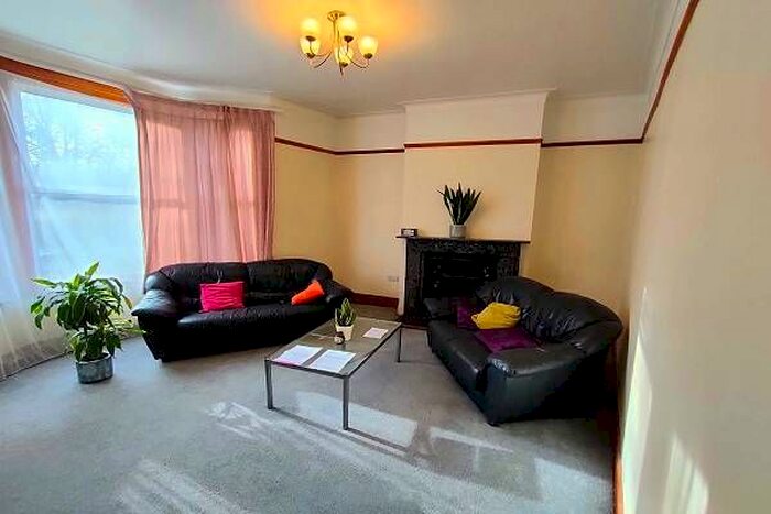5 Bedroom Terraced House To Rent In Hillreach, London, SE18