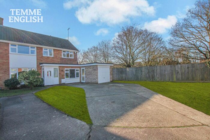 5 Bedroom Semi Detached House For Sale In Linnets "Birds Estate" Kingswood, SS16