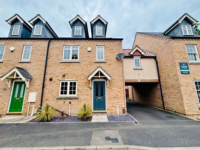 5 Bedroom Terraced House For Sale In King Henry Chase, Bretton, Peterborough, PE3