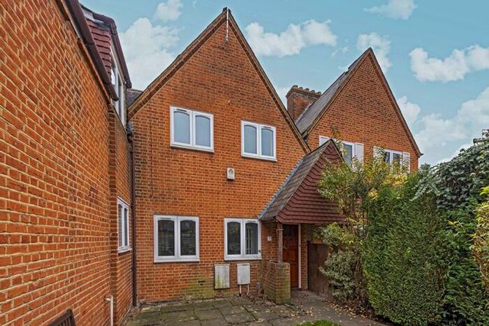 3 Bedroom Property To Rent In Old School Square, Thames Ditton KT7