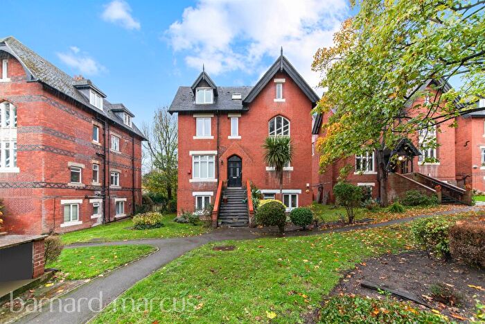 3 Bedroom Flat For Sale In Crystal Palace Park Road, London, SE26