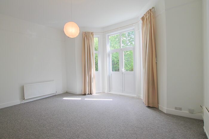 1 Bedroom Flat To Rent In Grand Drive, London, SW20